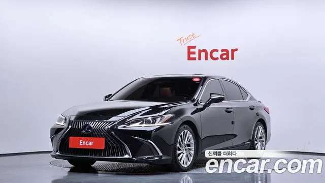 Lexus ES 2019 — photo 1