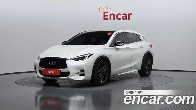 Infiniti Q30 2017 — photo 1