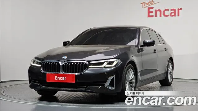BMW 5-Series 2022 — photo 1
