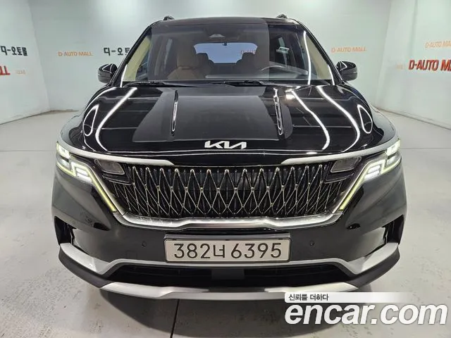 Kia Canival 2023 — photo 1