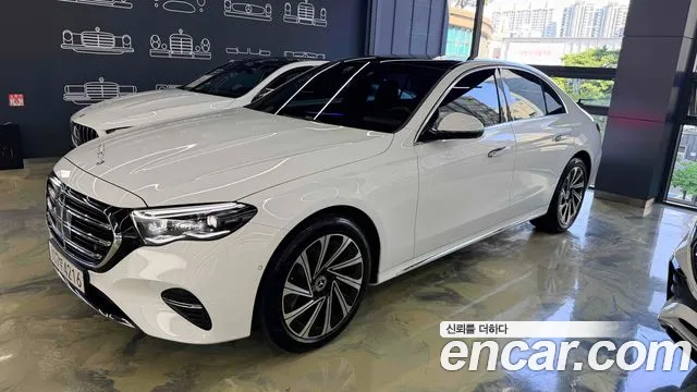 Mercedes-Benz E-Class 2025 — photo 1