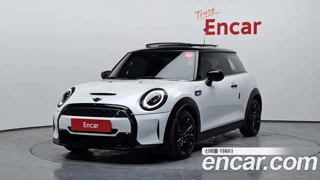 Mini Cooper 2024 — photo 1