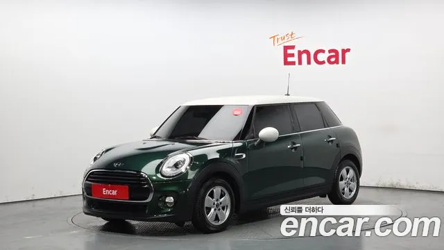 Mini Cooper 2018 — photo 1