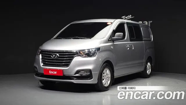 Hyundai Starex 2019 — photo 1
