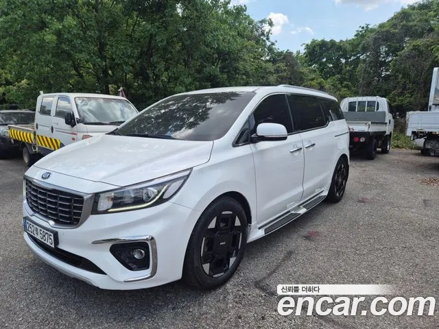 Kia Canival 2019 — photo 1