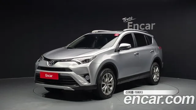 Toyota RAV4 2017 — photo 1