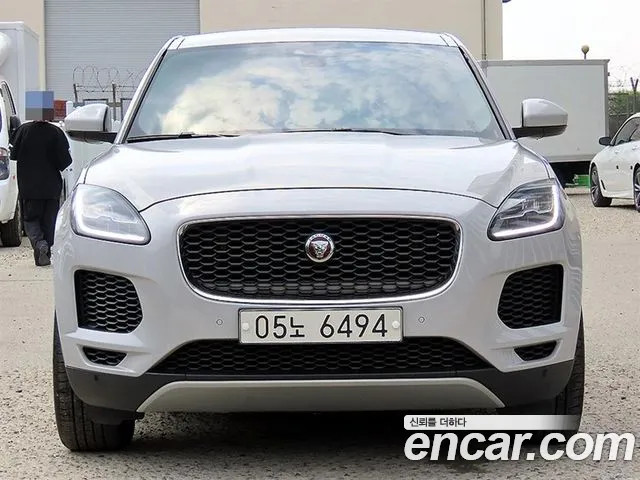 Jaguar E-PACE 2018 — photo 1