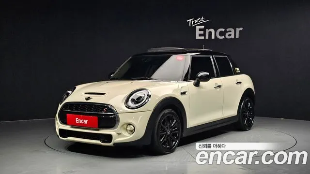 Mini Cooper 2019 — photo 1