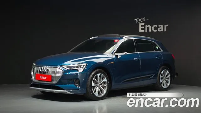 Audi e-tron 2020 — photo 1