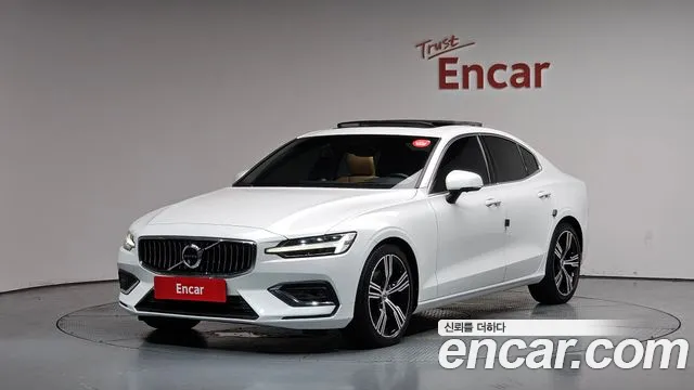 Volvo S60 2022 — photo 1