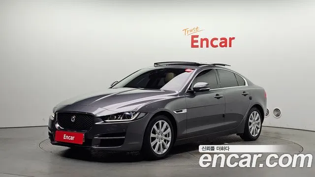 Jaguar XE 2016 — photo 1