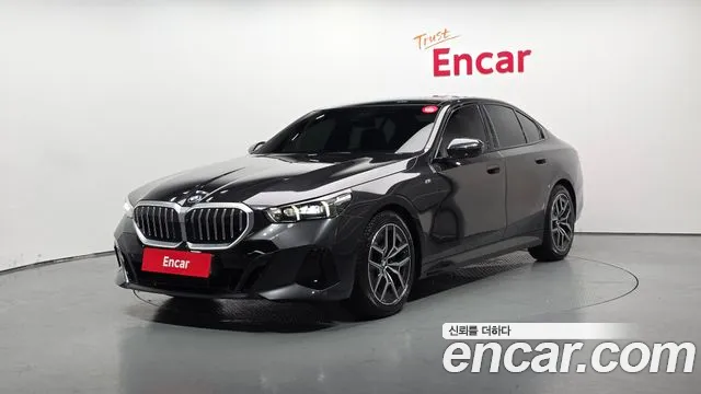BMW 5-Series 2024 — photo 1