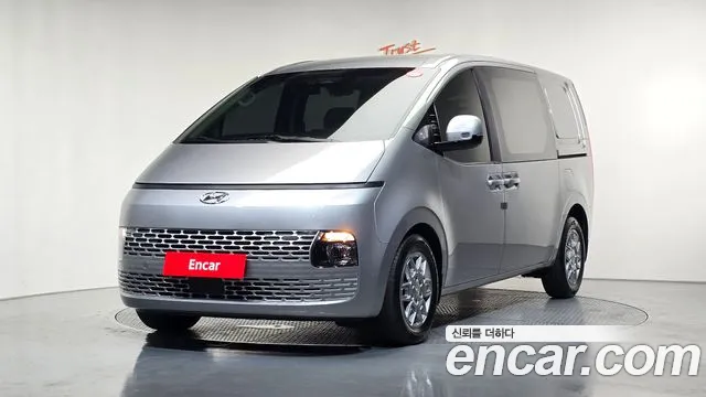 Hyundai Staria 2023 — photo 1