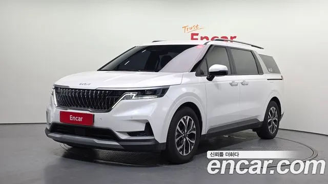 Kia Canival 2023 — photo 1