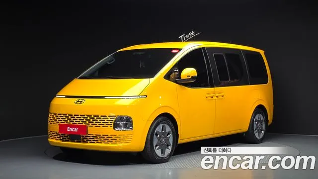 Hyundai Staria 2022 — photo 1