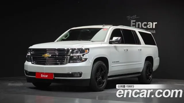 Chevrolet Surburban 2017 — photo 1