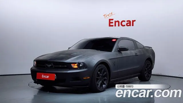 Ford Mustang 2010 — photo 1