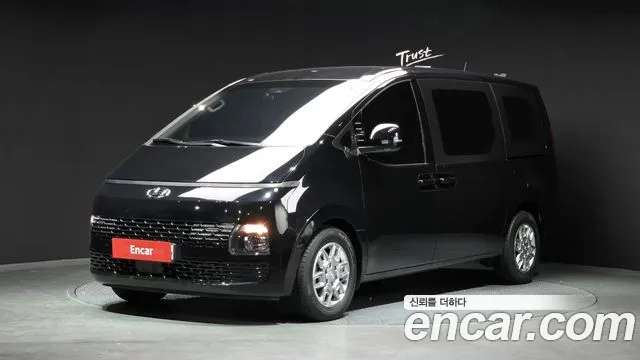Hyundai Staria 2022 — photo 1