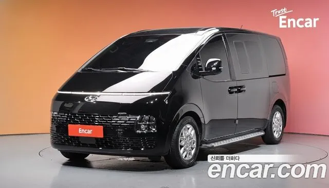 Hyundai Staria 2022 — photo 1
