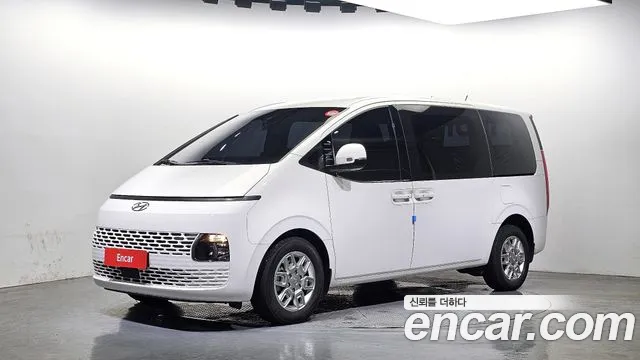 Hyundai Staria 2022 — photo 1