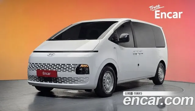 Hyundai Staria 2025 — photo 1