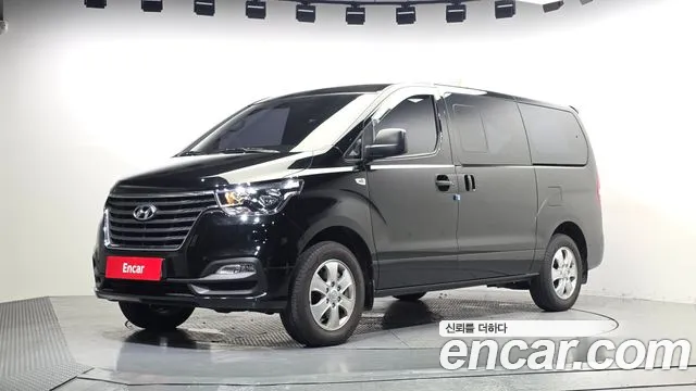 Hyundai Starex 2018 — photo 1