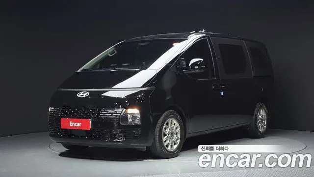 Hyundai Staria 2025 — photo 1