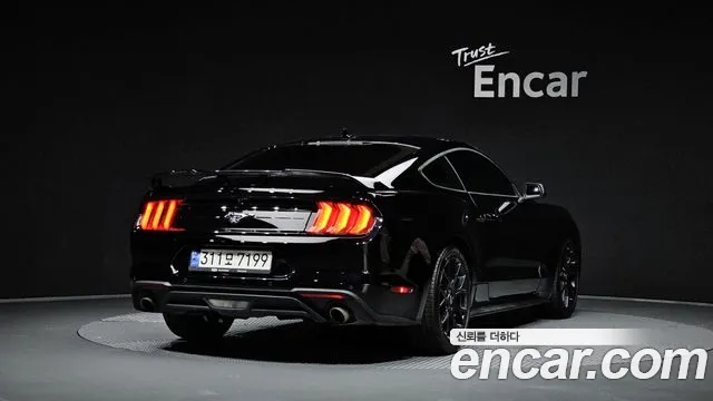 Ford Mustang 2023 — photo 1