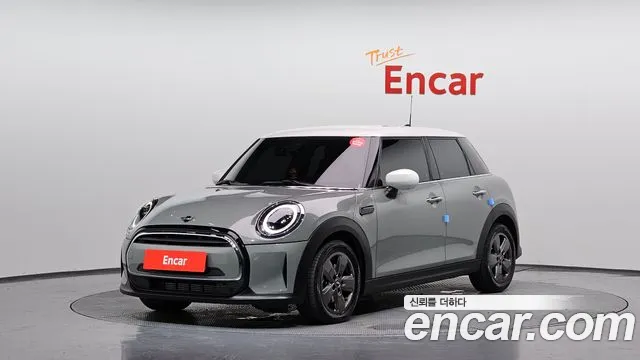 Mini Cooper 2023 — photo 1