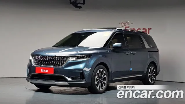 Kia Canival 2023 — photo 1