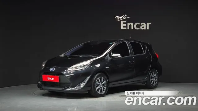 Toyota Prius 2018 — photo 1