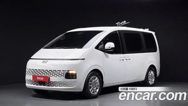 Hyundai Staria 2023 — photo 1