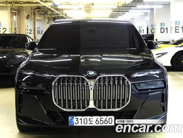 BMW 7-Series 2025 — photo 1