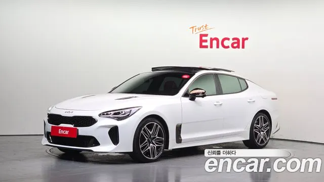 Kia Stinger 2023 — photo 1