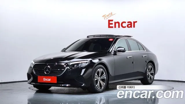 Mercedes-Benz E-Class 2025 — photo 1