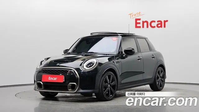Mini Cooper 2023 — photo 1