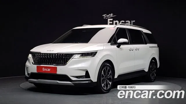 Kia Canival 2023 — photo 1