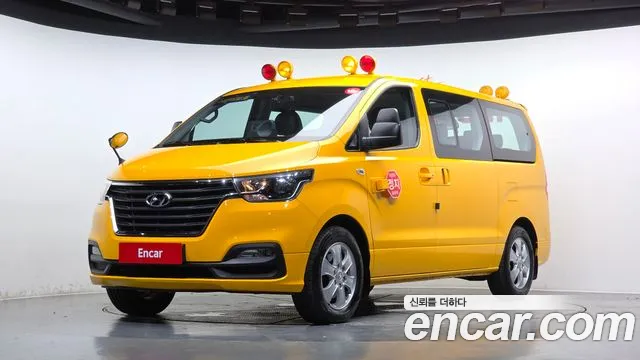 Hyundai Starex 2021 — photo 1