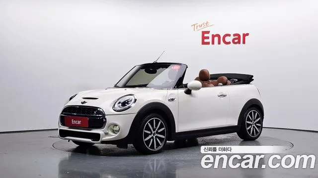 Mini Cooper Convertible 2016 — photo 1