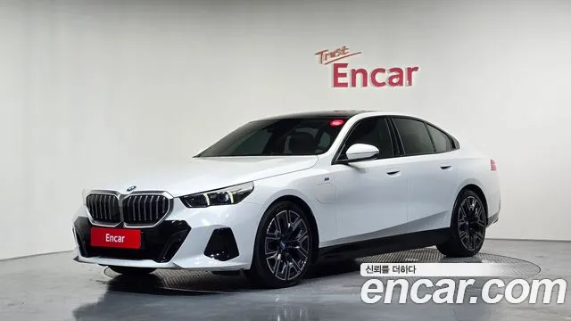 BMW 5-Series 2024 — photo 1