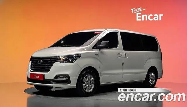 Hyundai Starex 2021 — photo 1