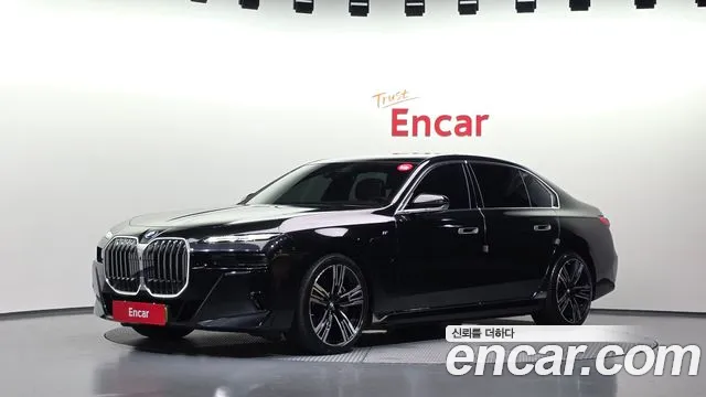 BMW 7-Series 2023 — photo 1