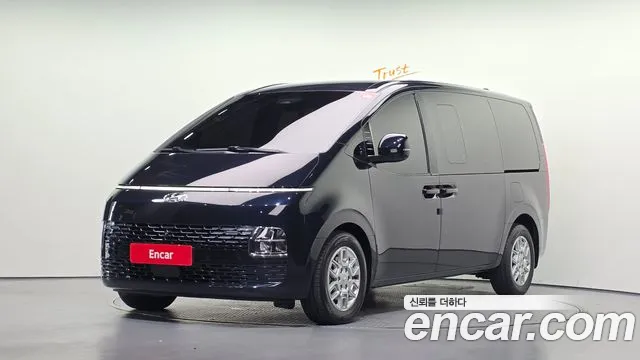 Hyundai Staria 2022 — photo 1