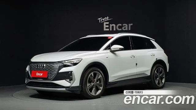 Audi Q4 e-tron 2022 — photo 1