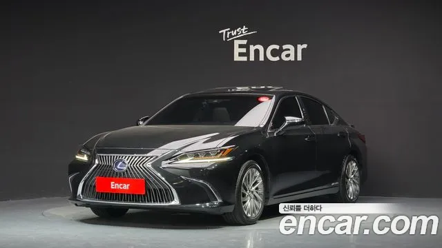 Lexus ES 2019 — photo 1