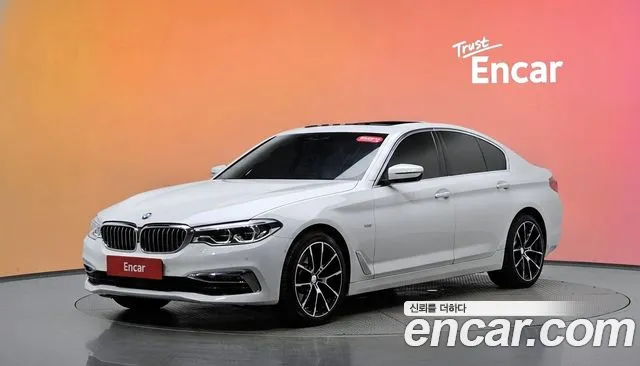 BMW 5-Series 2018 — photo 1