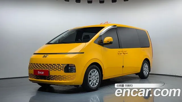 Hyundai Staria 2022 — photo 1