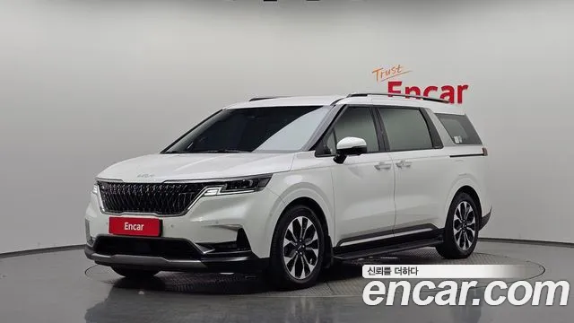 Kia Canival 2023 — photo 1