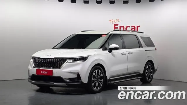 Kia Canival 2023 — photo 1