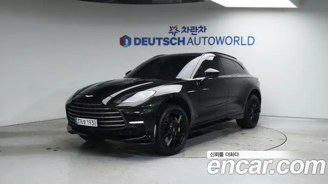 Aston Martin DBX 2023 — photo 1